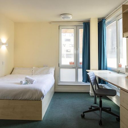 Burley Road Aparthotel ลีดส์ ภายนอก รูปภาพ