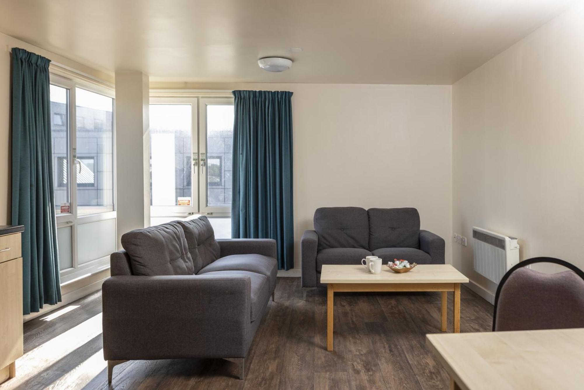 Burley Road Aparthotel ลีดส์ ภายนอก รูปภาพ