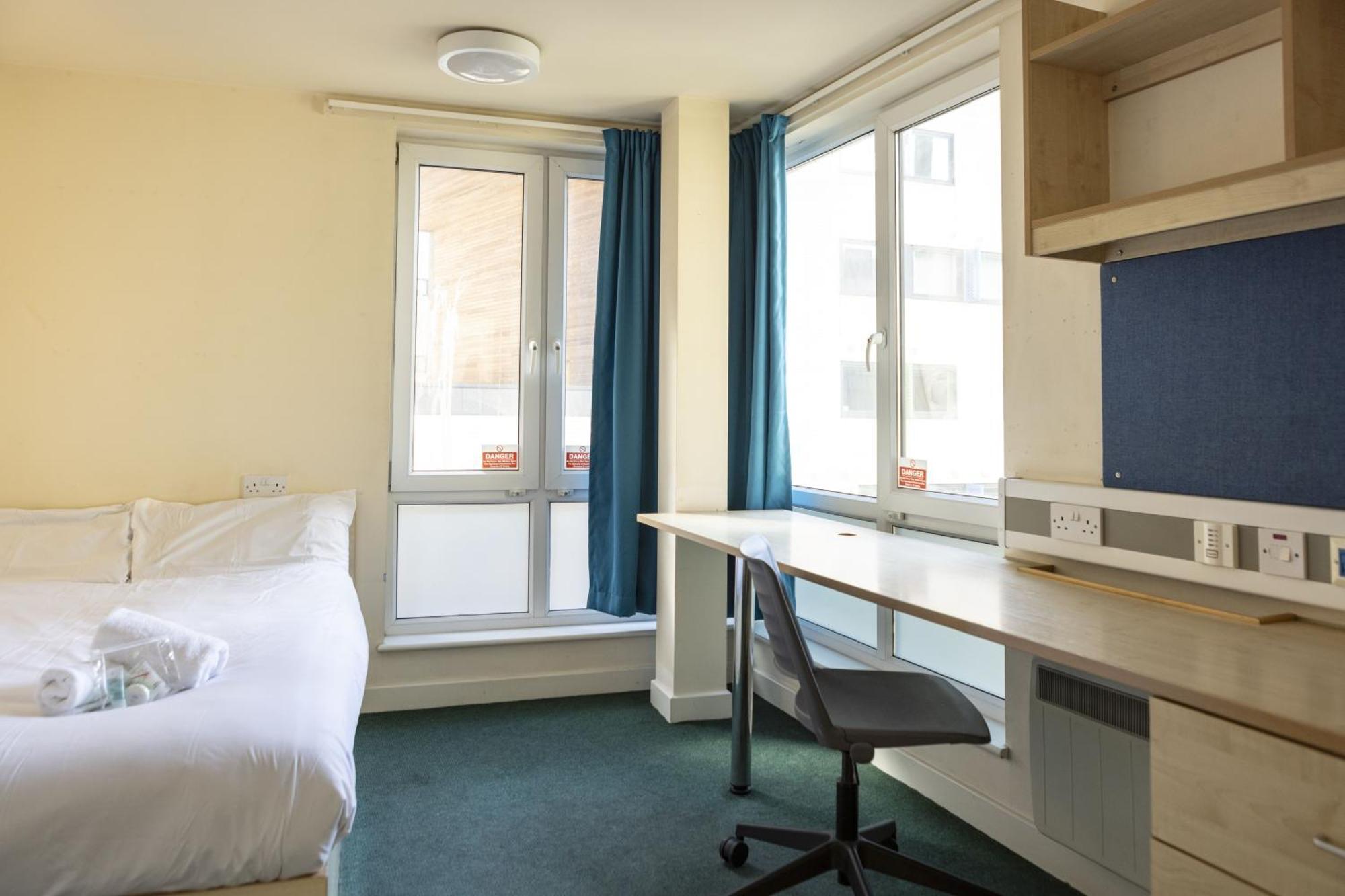 Burley Road Aparthotel ลีดส์ ภายนอก รูปภาพ