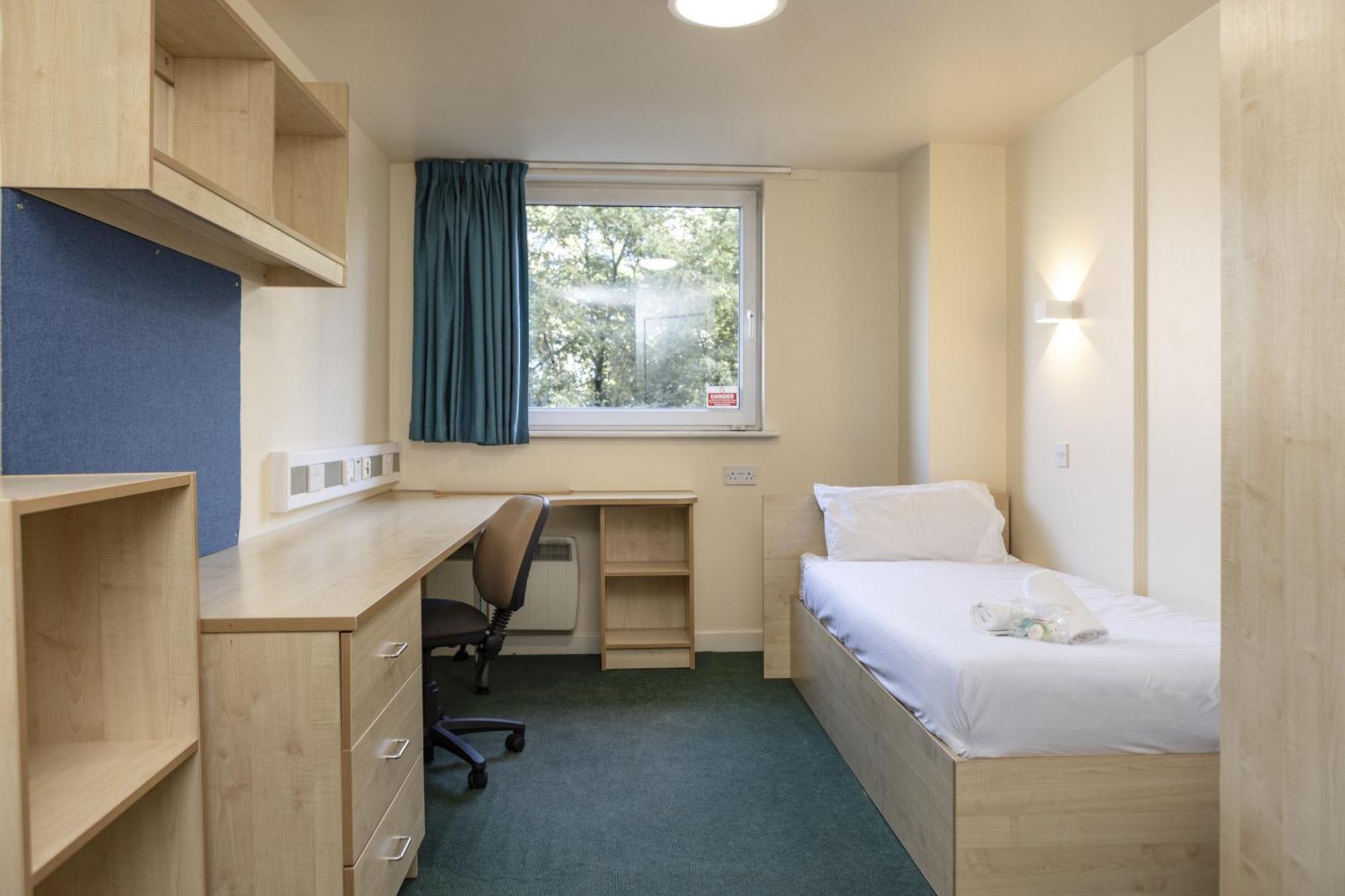 Burley Road Aparthotel ลีดส์ ภายนอก รูปภาพ