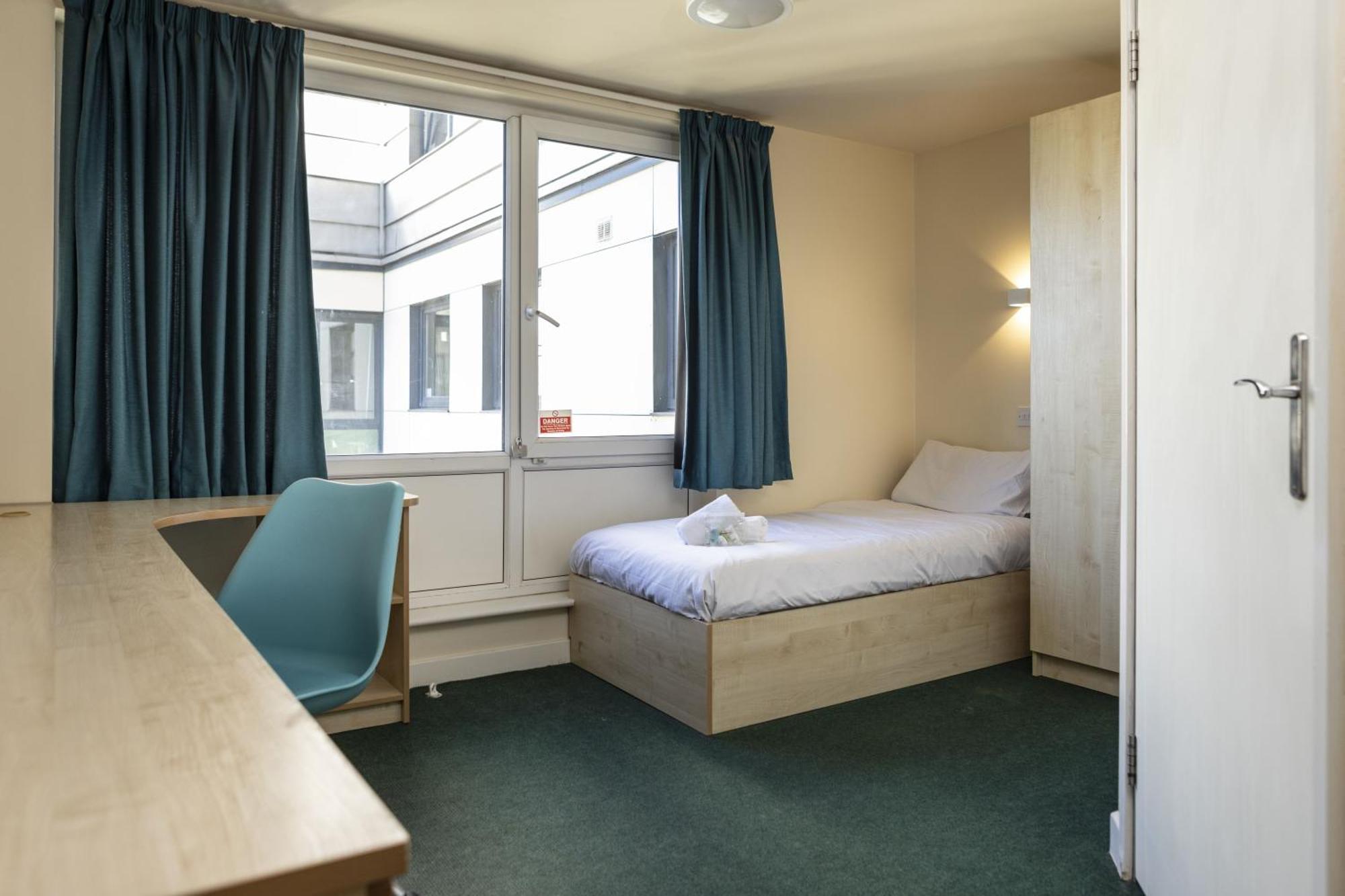 Burley Road Aparthotel ลีดส์ ภายนอก รูปภาพ
